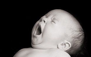 shallow focus photography of yawning baby