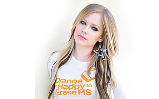 Avril Lavigne in yellow and white t-shirt