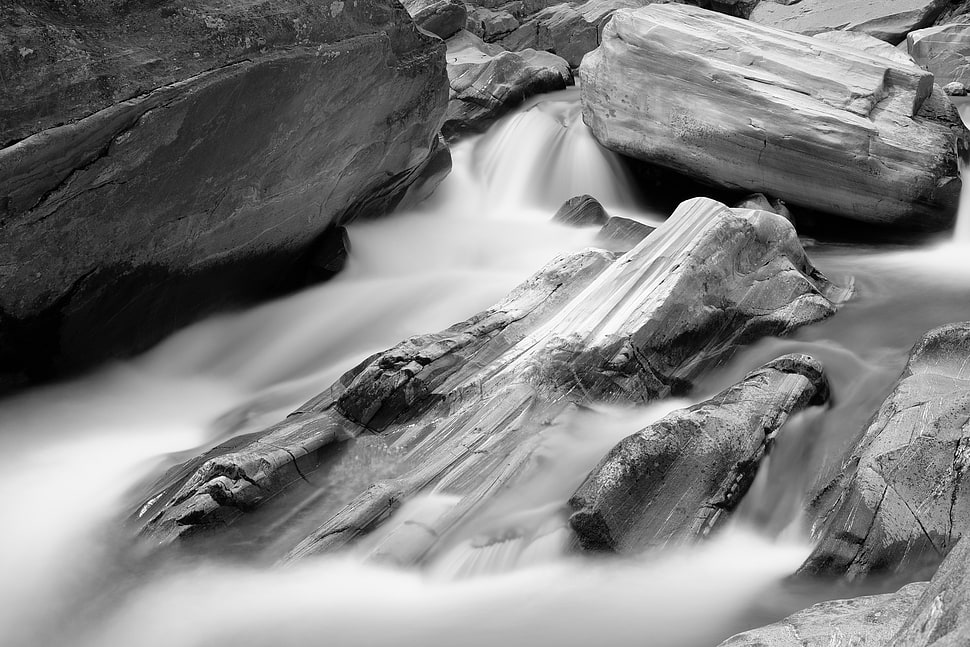 gray scale photo of mountain stream, onsernone HD wallpaper