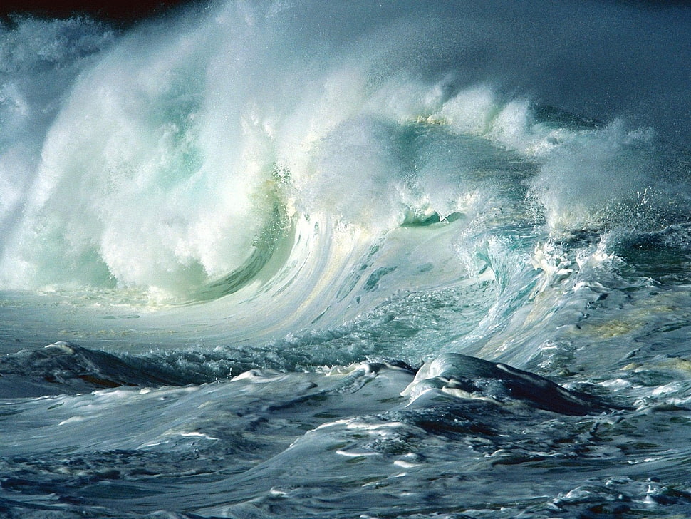 crashing waves under blue sky HD wallpaper