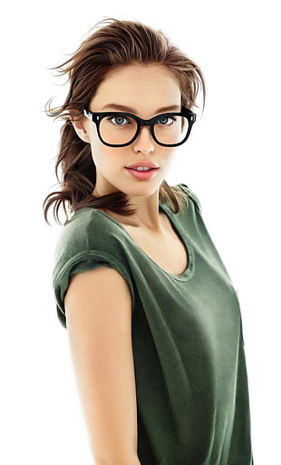 woman wearing eyeglasses and green cap-sleeved shirt HD wallpaper