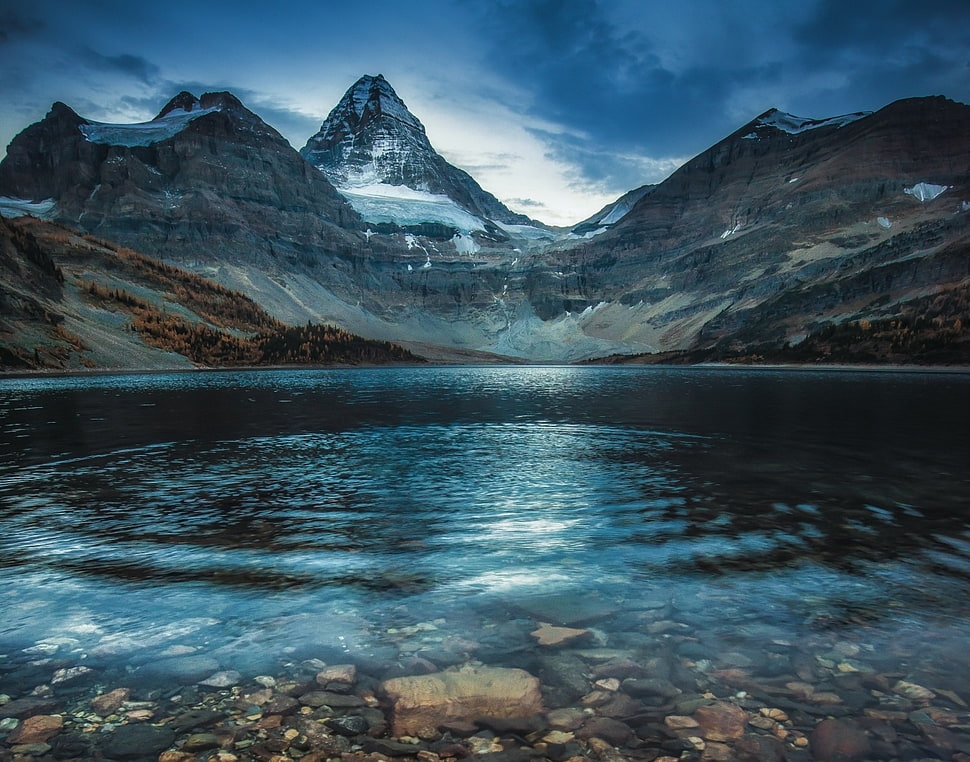 lake surrounded by mountains HD wallpaper