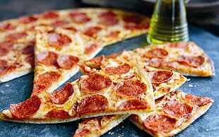 pepperoni pizza HD wallpaper