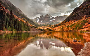 reflection of mountain on lake photo HD wallpaper