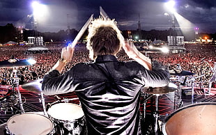 man wearing black long sleeve top playing drums HD wallpaper