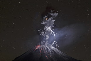 erupting volcano with lightning bolt digital wallpaper, Mt. Agung, Bali, volcano, lightning