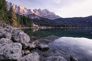 pile of rocks beside shallow lake near mountain during daytime, eibsee HD wallpaper