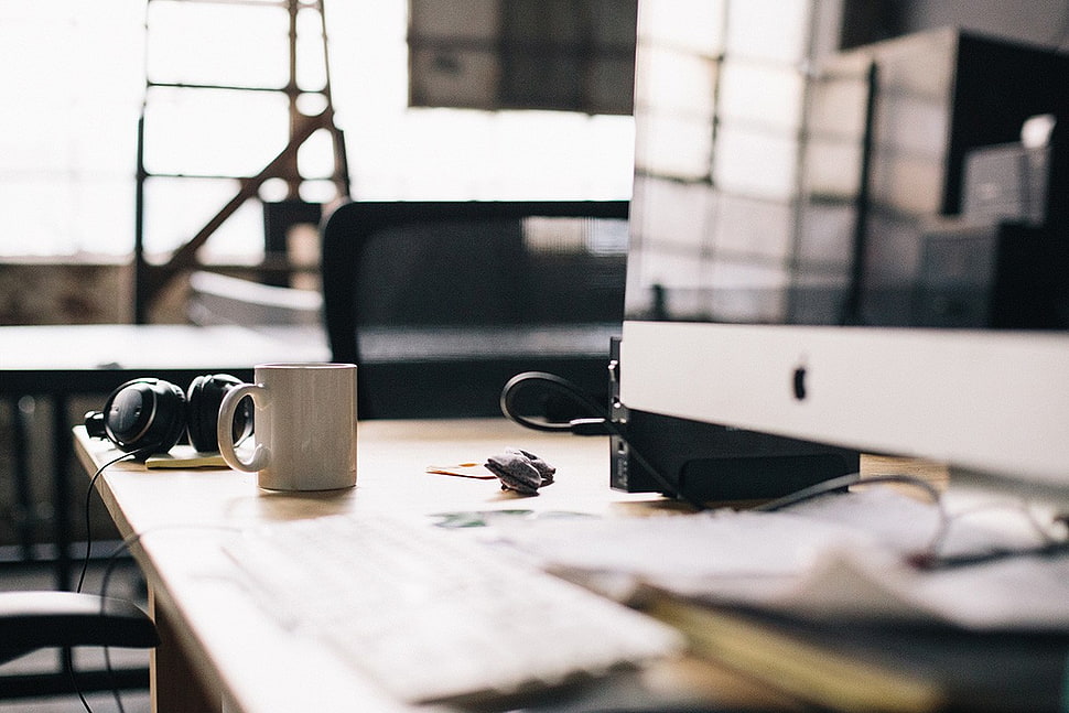silver iMac, desk, work HD wallpaper