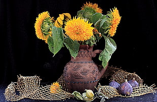yellow Sunflowers in vase HD wallpaper