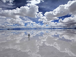 photo of man walking on shore, Uyuni, Bolivia, clouds, sky HD wallpaper