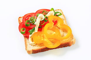loaf slice with yellow capsicum ; tomatoes and spring onions slices HD wallpaper