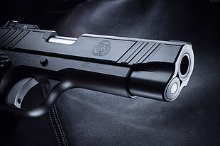 close up photography of semi-automatic pistol