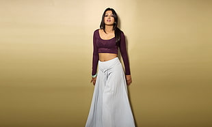 woman wearing maroon scoop-neck long-sleeved crop top with white maxi skirt HD wallpaper