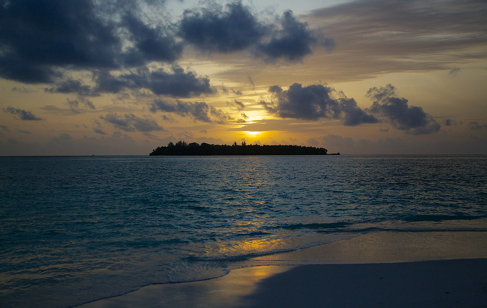 silhouette of islet on sea, maldives, maldives HD wallpaper