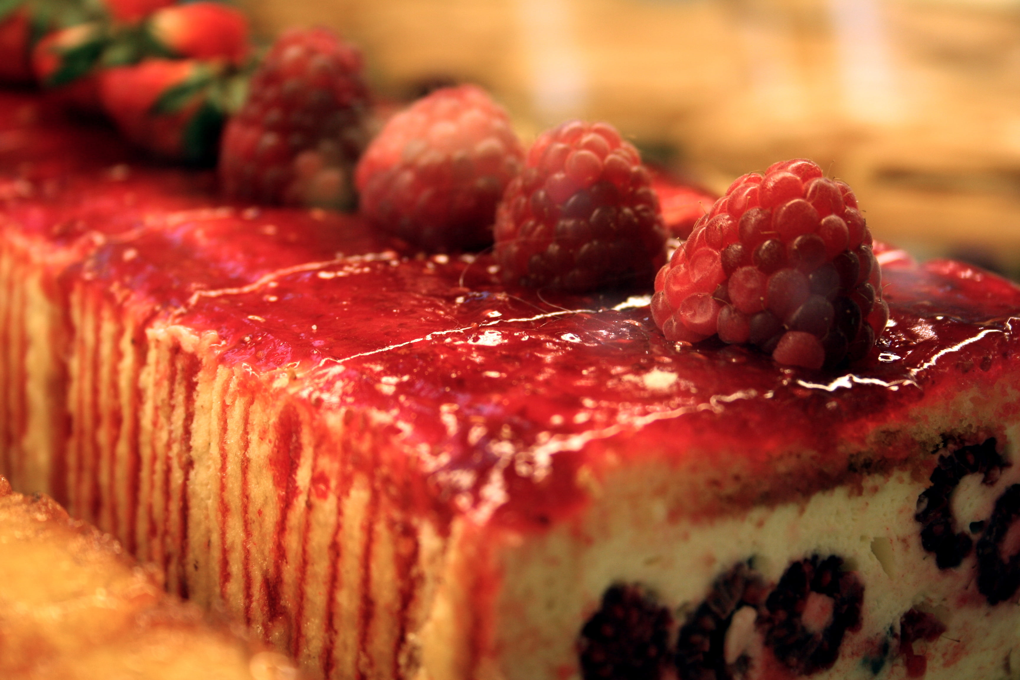 Какой сейчас вкусный. Красивые сладости. Красивые Десерты. Красивые пирожные. Вкусные сладости.