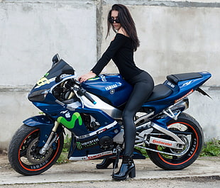 blue Yamaha sports bike, women, black clothing, women with motorcycles, sunglasses