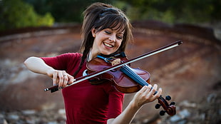 woman playing violin HD wallpaper