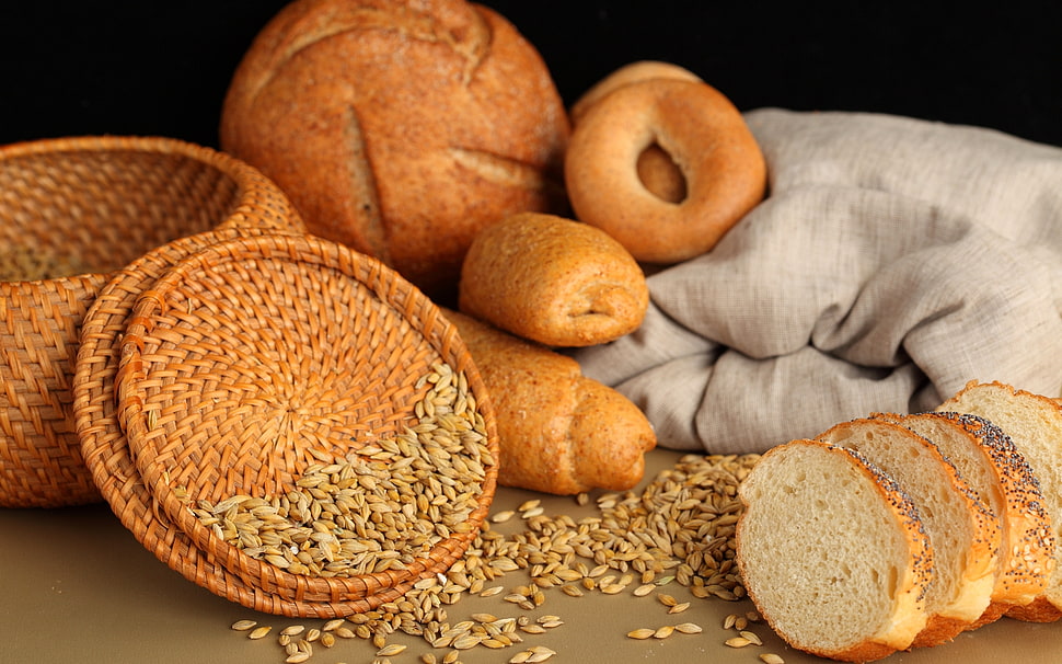 bread with wicker basket HD wallpaper