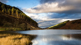 lake between mountain HD wallpaper