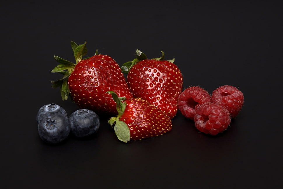 red strawberries, raspberry and blackberries HD wallpaper