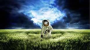 painting of astronaut, digital art, astronaut, helmet, space suit HD wallpaper