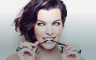 Milla Jovovich showing necklace
