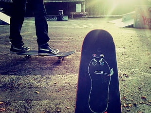 person riding skateboard, skateboard, shoes, urban HD wallpaper