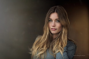 woman wearing gray long-sleeved tops photography