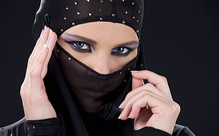 woman wearing black hijab and black eyeliner