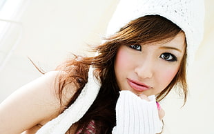 woman wearing white knitted cap HD wallpaper