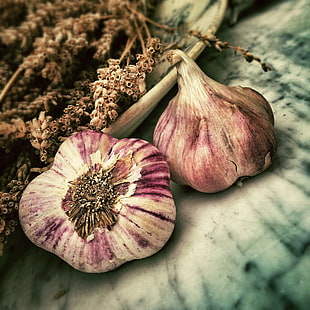 grayscale photo of two onions on brown wood slab HD wallpaper