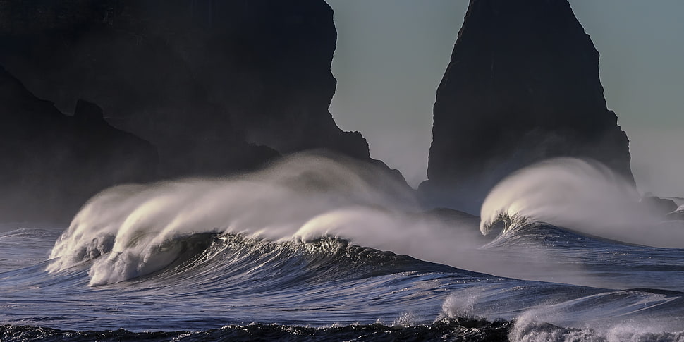 ocean waves near rock formation during daytime HD wallpaper