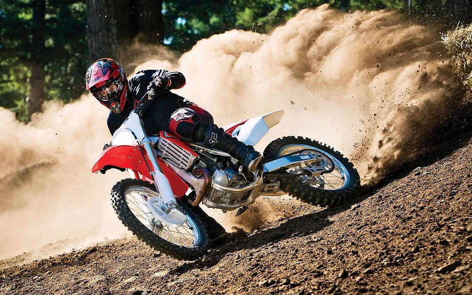dirt bike rider on dirt during daytime photo HD wallpaper