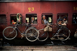 two black and gray commuter bikes, Steve McCurry, India, train station, train HD wallpaper