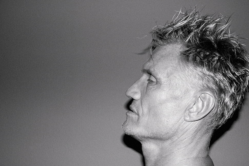 Dolph Lundgren grayscale photo HD wallpaper