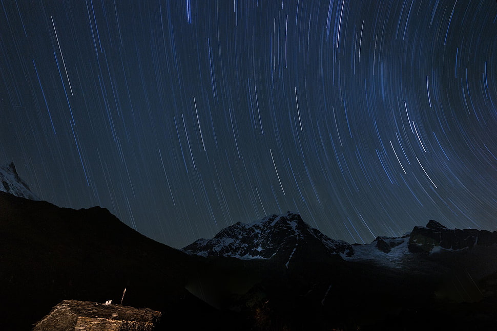 grey mountains, mountains, snow, night sky, stars HD wallpaper