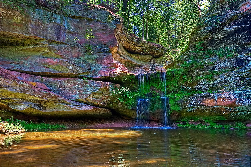 waterfalls at daytime HD wallpaper