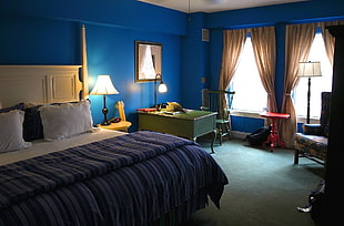 bedroom during daytime HD wallpaper