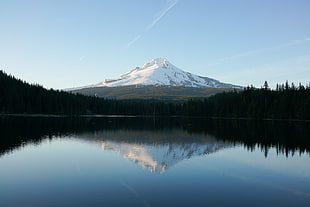 lake photo with mountain background HD wallpaper