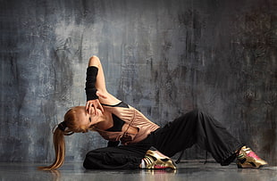 woman in brown and black dress dancing HD wallpaper