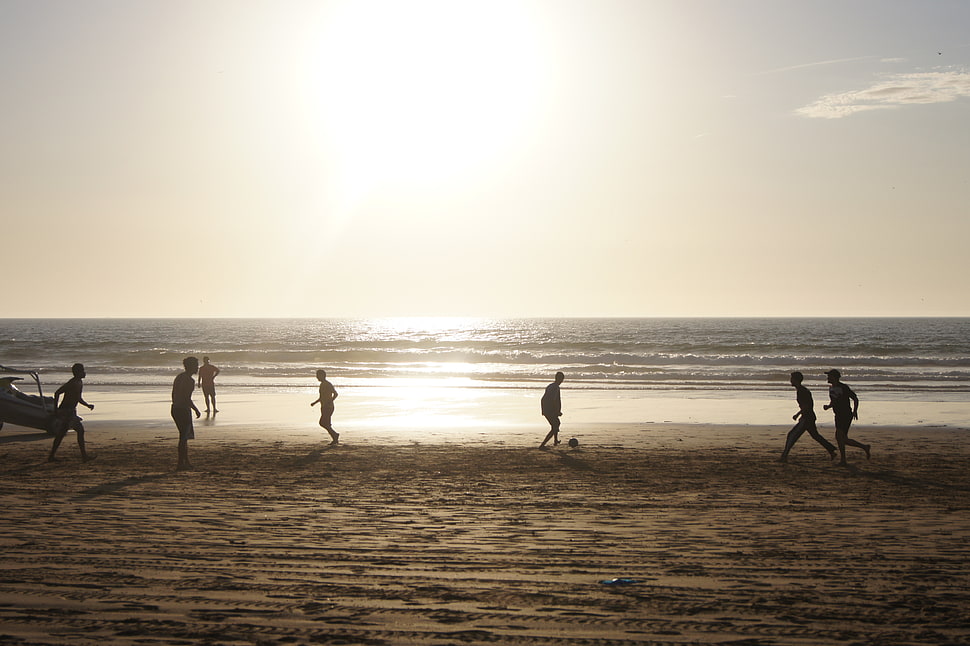silhouette of seven person near the sea during daytime HD wallpaper