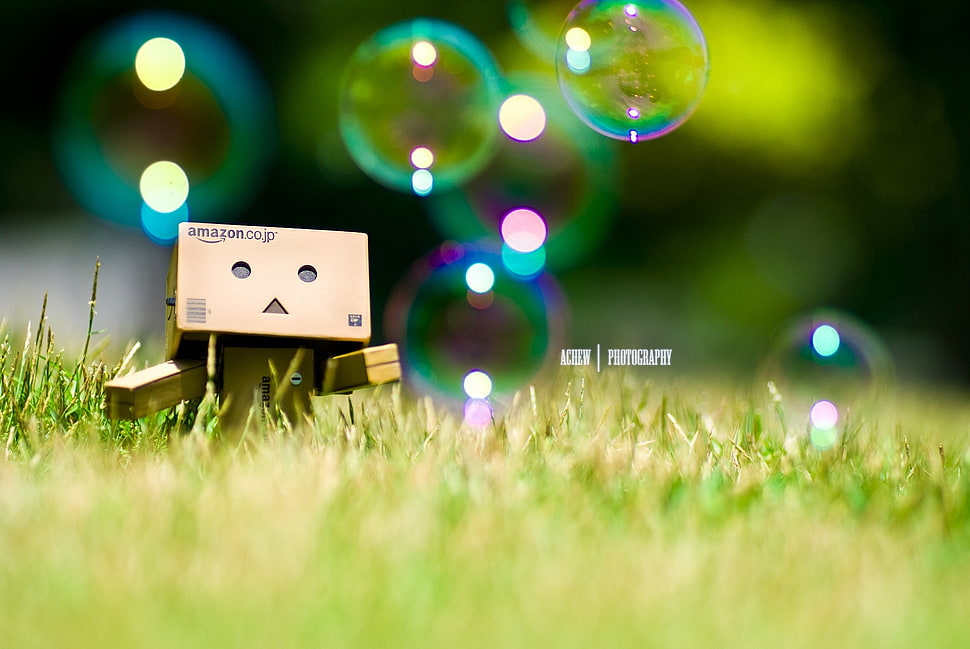 selective focus of a box character HD wallpaper