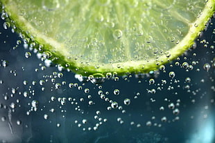 Lime Slice on Water HD wallpaper