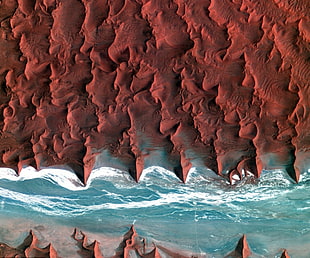 ocean waves on seashore during daytime HD wallpaper