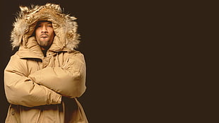 man wearing brown hoodie coat and crossing arms HD wallpaper