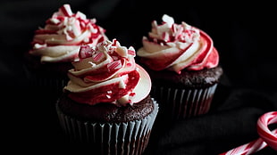 chocolate cupcakes with white and pink frostings HD wallpaper