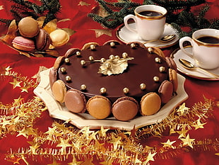 close up photography of round chocolate cake