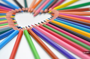 heart formed color pencils close-up photography HD wallpaper