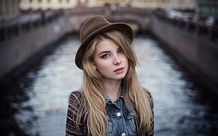 woman wearing brown fedora hat HD wallpaper