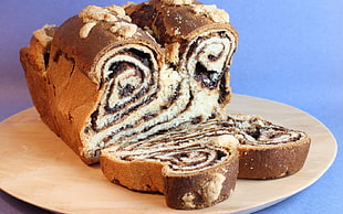 sliced bread on plate